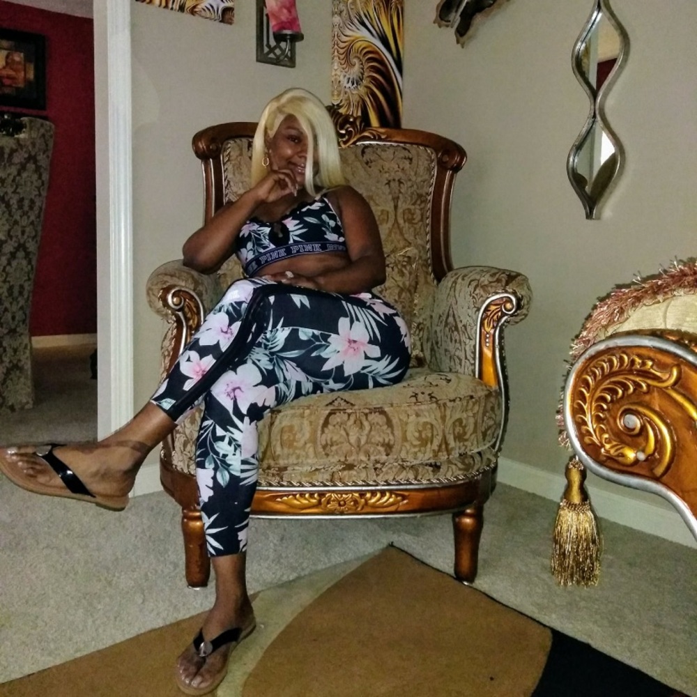 Meet your Posher, Shelira
